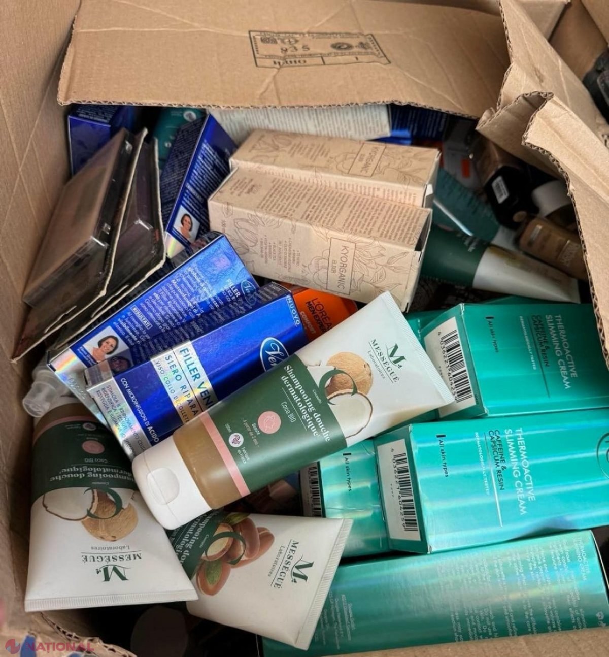 GALERIE FOTO // Haine, băuturi alcoolice sau cosmetice, comercializate într-un magazin din Chișinău fără acte de proveniență: Au fost aduse de peste hotare treptat, în cantități permise pentru uz personal