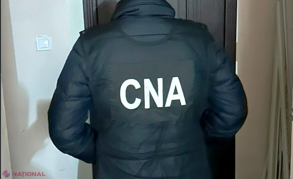 Opt vameși sunt cercetați PENAL, după ce ar fi asigurat „coridor verde” la trecerea frontierei, contra unor sume de bani, pentru mai mulți transportatori