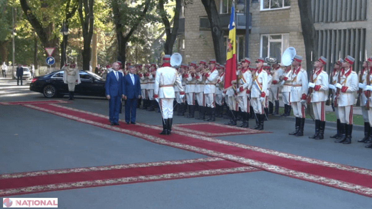 VIDEO // Cum a fost întâlnit Dacian Cioloș de premierul Pavel Filip la Reședința de Stat