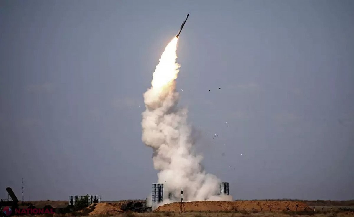 FOTO // O rachetă rusească S-300 s-a prăbușit în Transnistria. Proiectilul a căzut în grădina unei gospodării din Chițcani. Focosul a intrat în pământ, dar nu a explodat