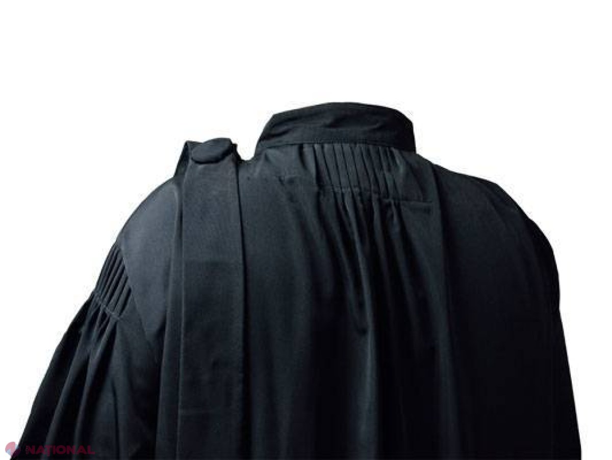 Avocată, CONDAMNATĂ pentru fals în acte şi escrocherie