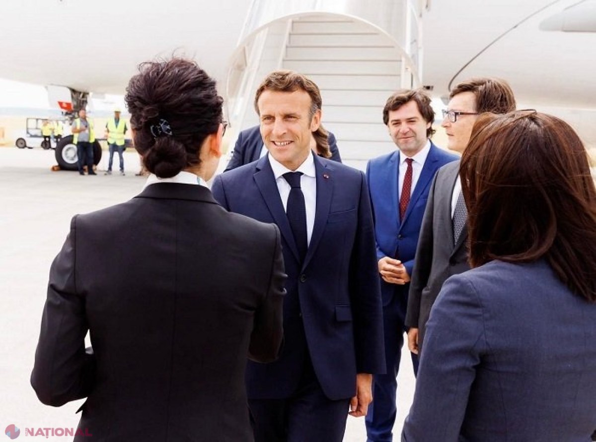 VIDEO // Președintele Republicii Franceze, Emmanuel Macron, întâmpinat la Aeroportul Internațional Chișinău de către vicepremierul Nicu Popescu, iar la Reședința de stat - de către Maia Sandu