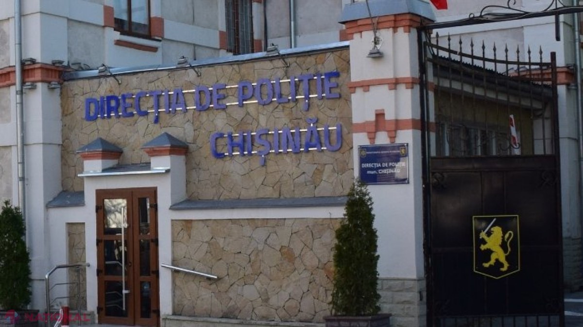 VIDEO // Cu masca pe față, la FURAT prin magazinele din Chișinău: A luat bani direct din aparatele de casă a nouă farmacii și magazine alimentare