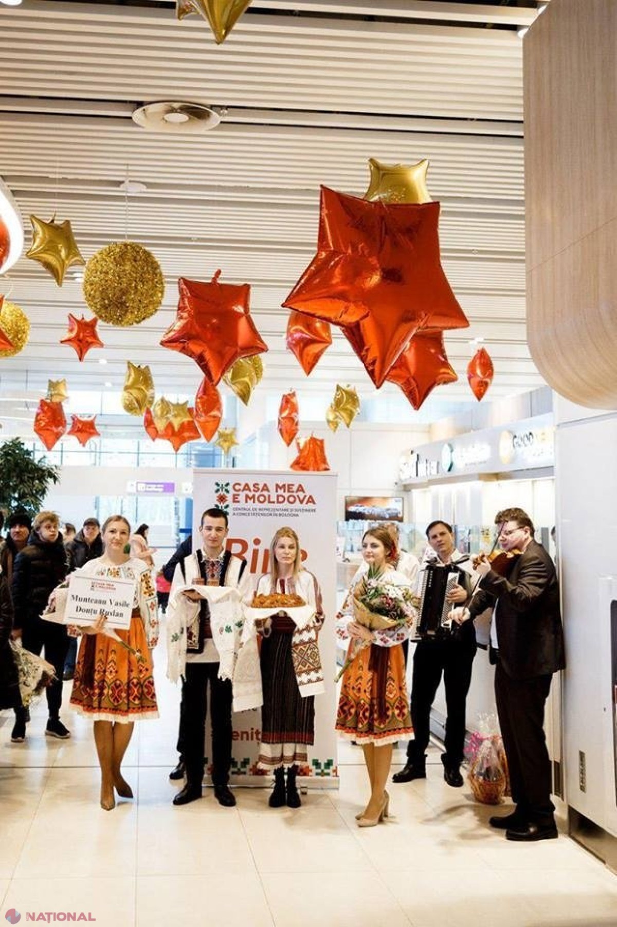 FOTO // Primii din cei 500 câștigători ai „Tombolei de Crăciun”, organizate în cadrul Programului „Casa mea e Moldova” pentru DIASPORA din Italia, au revenit acasă