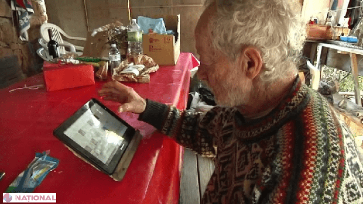 VIDEO // Un italian „dus cu pluta” trăieşte de TREI decenii singur pe o insulă ca Robinson Crusoe