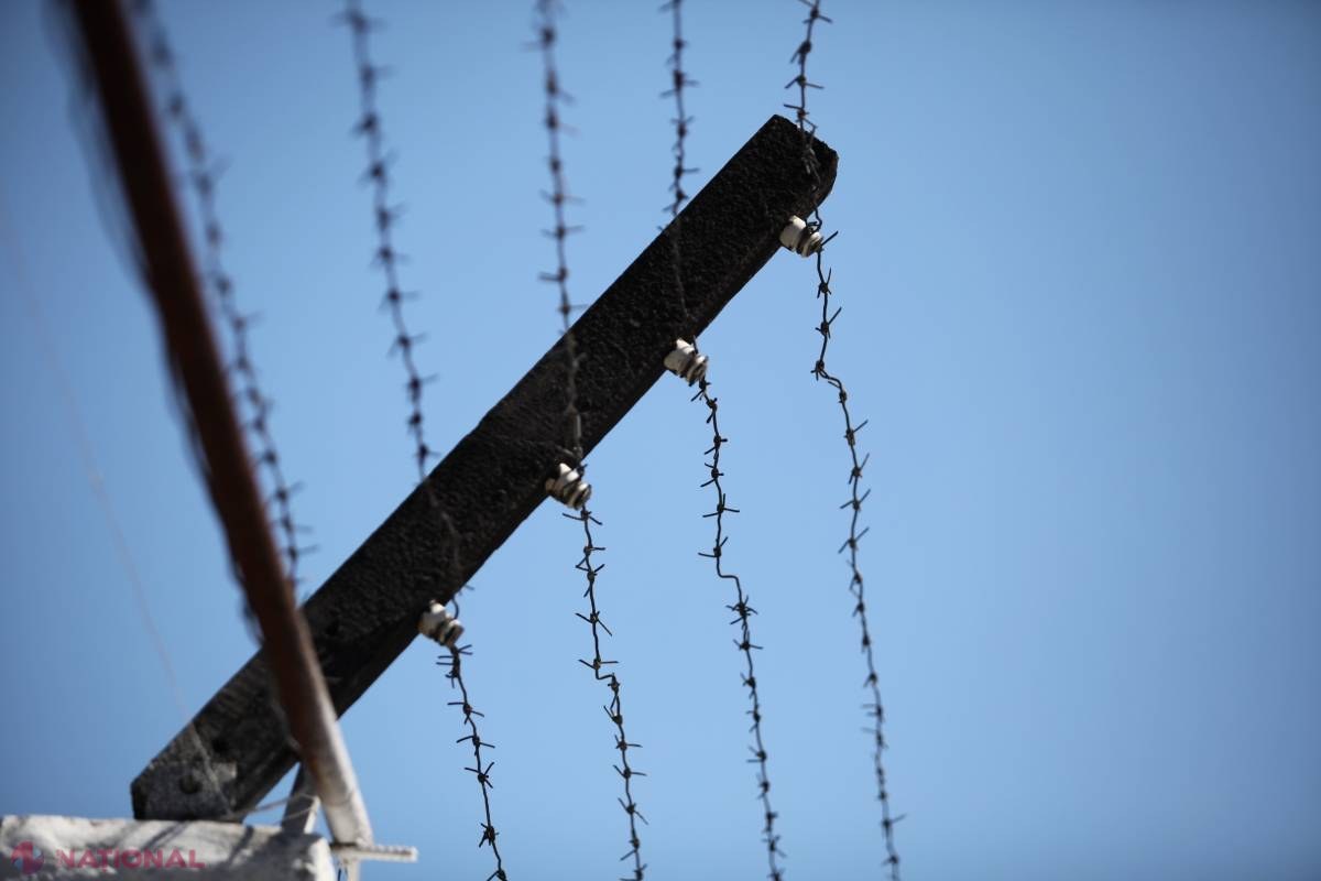 A urcat în remorca unei mașini și a evadat din penitenciar