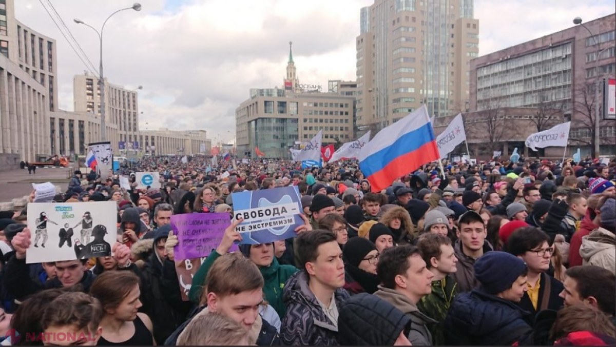 Rusia FIERBE. Mii de persoane au manifestat la Moscova împotriva proiectului de lege privind crearea unui ”internet suveran”. Protestatarii au scandat ”Nu unei Cortine de Fier online!”