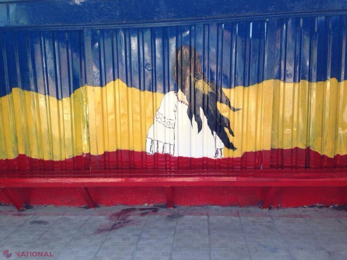 Tricolor și elemente naționale, pictate pe o STAȚIE din Ialoveni. Motivul este LĂUDABIL