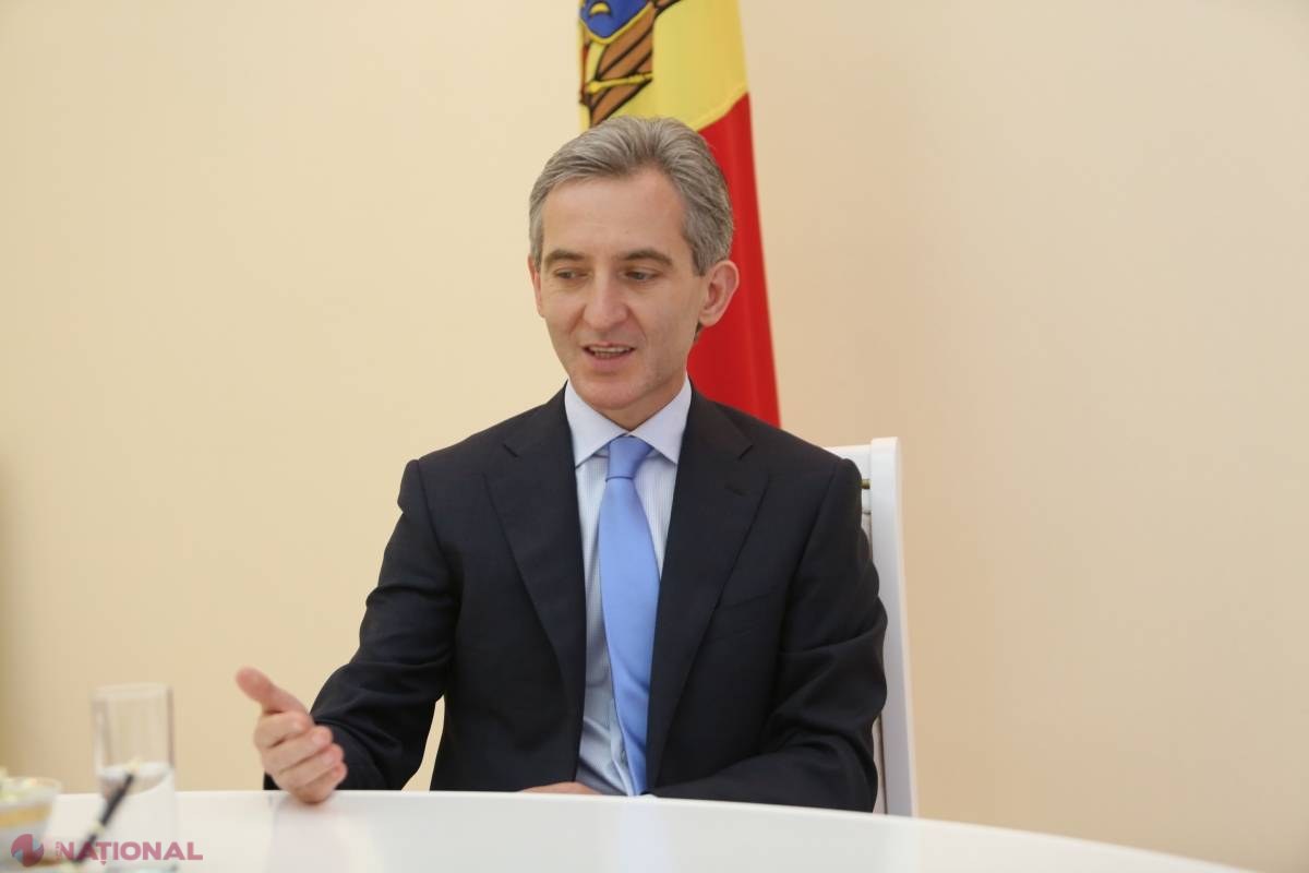 (FOTO) Premierul, alături de părinți! Vezi cui îi seamănă Iurie Leancă