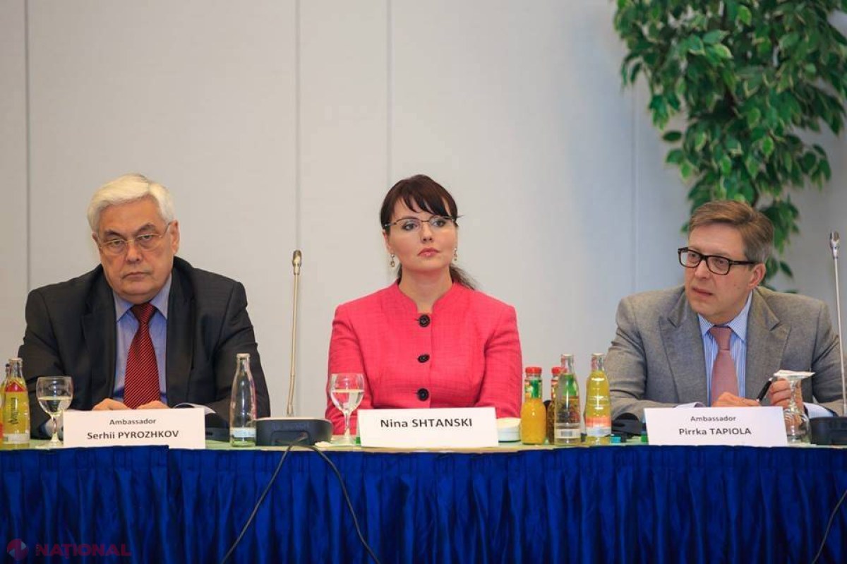 FOTO // Deși pare „de FIER”, Nina Ștanski arată cum poate să se DISTREZE 