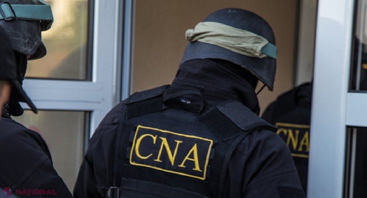 Șase polițiști reținuți de CNA pentru mită de la traficanții de droguri. Conducerea Inspectoratului, suspendată din funcție