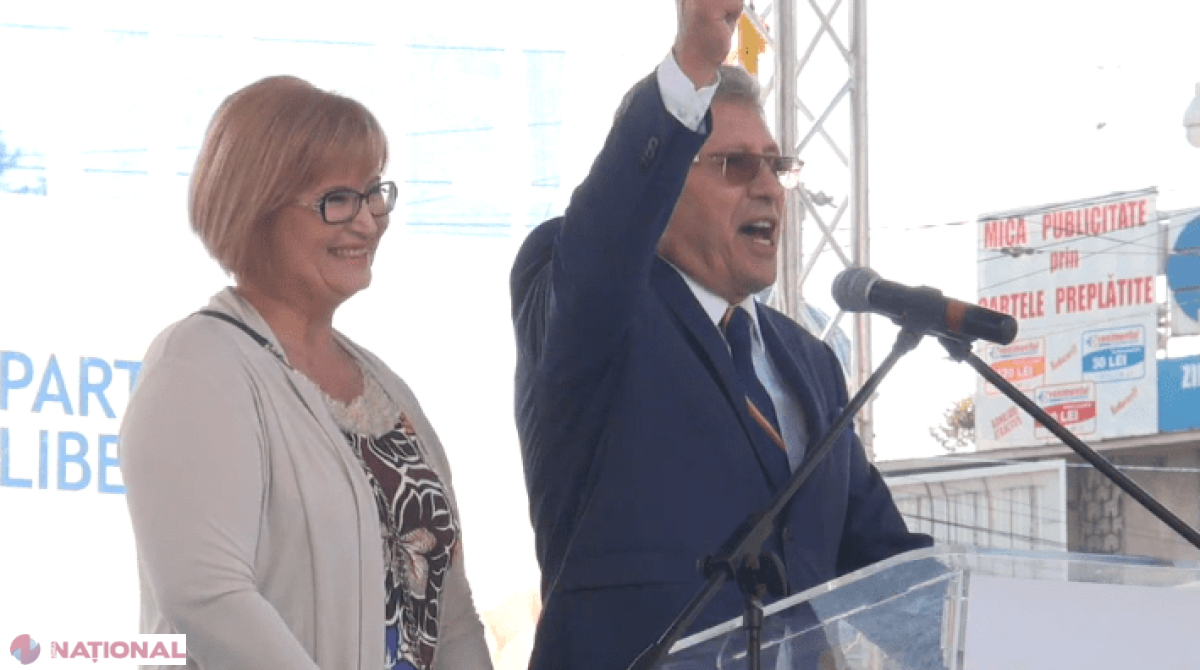 VIDEO // Mihai Ghimpu se lansează de la Iași în campania prezidențială din R. Moldova. Liberalii s-au îmbrăcat în haine naționale