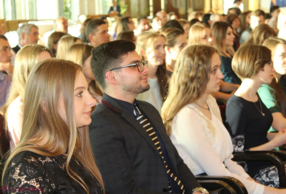 DOC // LISTA celor mai BUNI studenți din R. Moldova care s-au ales cu burse de MERIT
