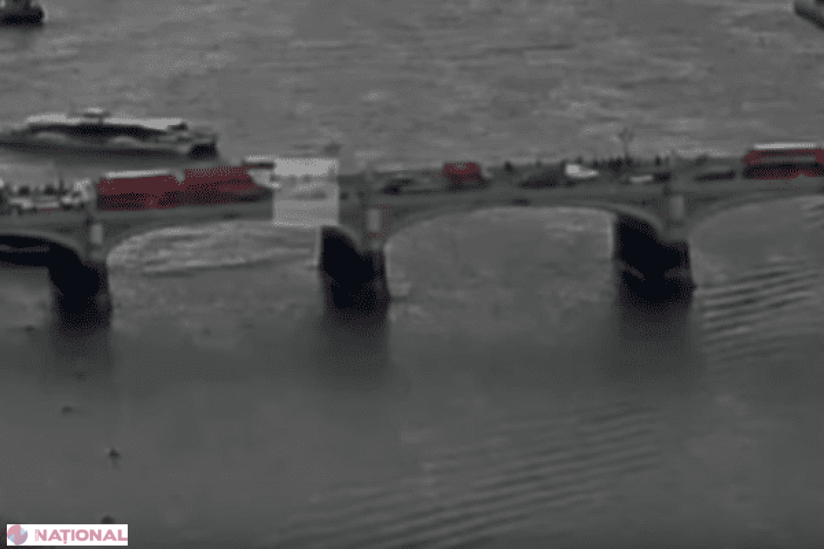 VIDEO // Momentul în care ATACATORUL de la Londra intră cu maşina în mulţime. Românca apare căzând în apă