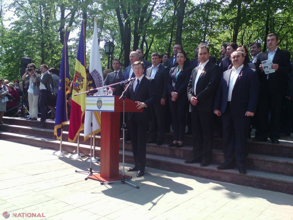 Chirtoacă și-a enumerat succesele după opt ani de mandat și s-a dus „la bere”. Activistă: „O să ajungi în iad”