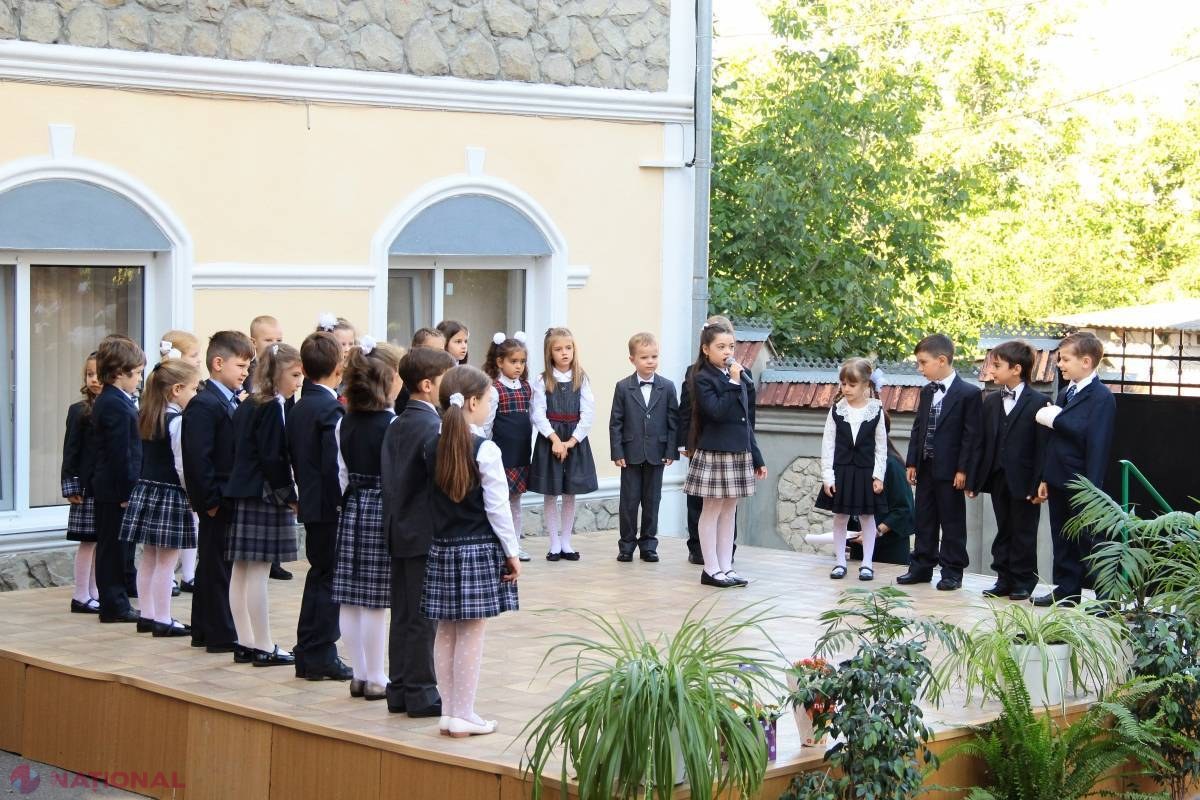 UTIL pentru părinții din R. Moldova: Ce documente trebuie să prezentați pentru a înregistra copilul la școală? Înscrierea a început!