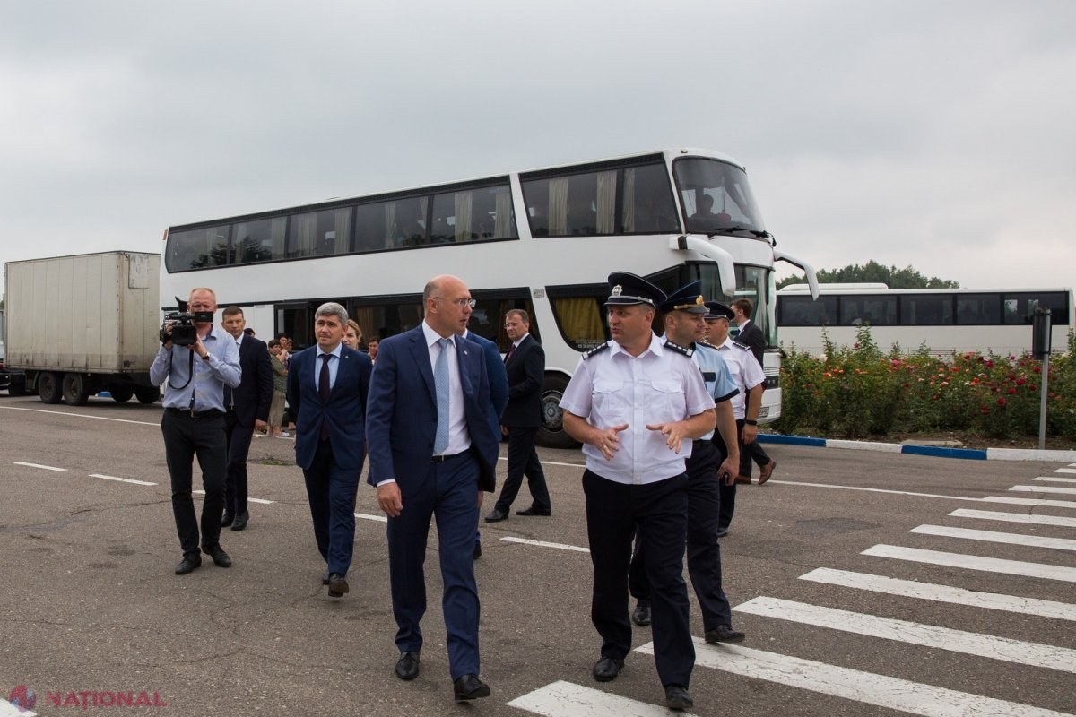 VIDEO // Premierul rămâne NEMULȚUMIT de felul în care își fac treaba polițiștii de frontieră și vameșii: „Verificările trebuie să fie rapide și să nu deranjeze pasagerii”