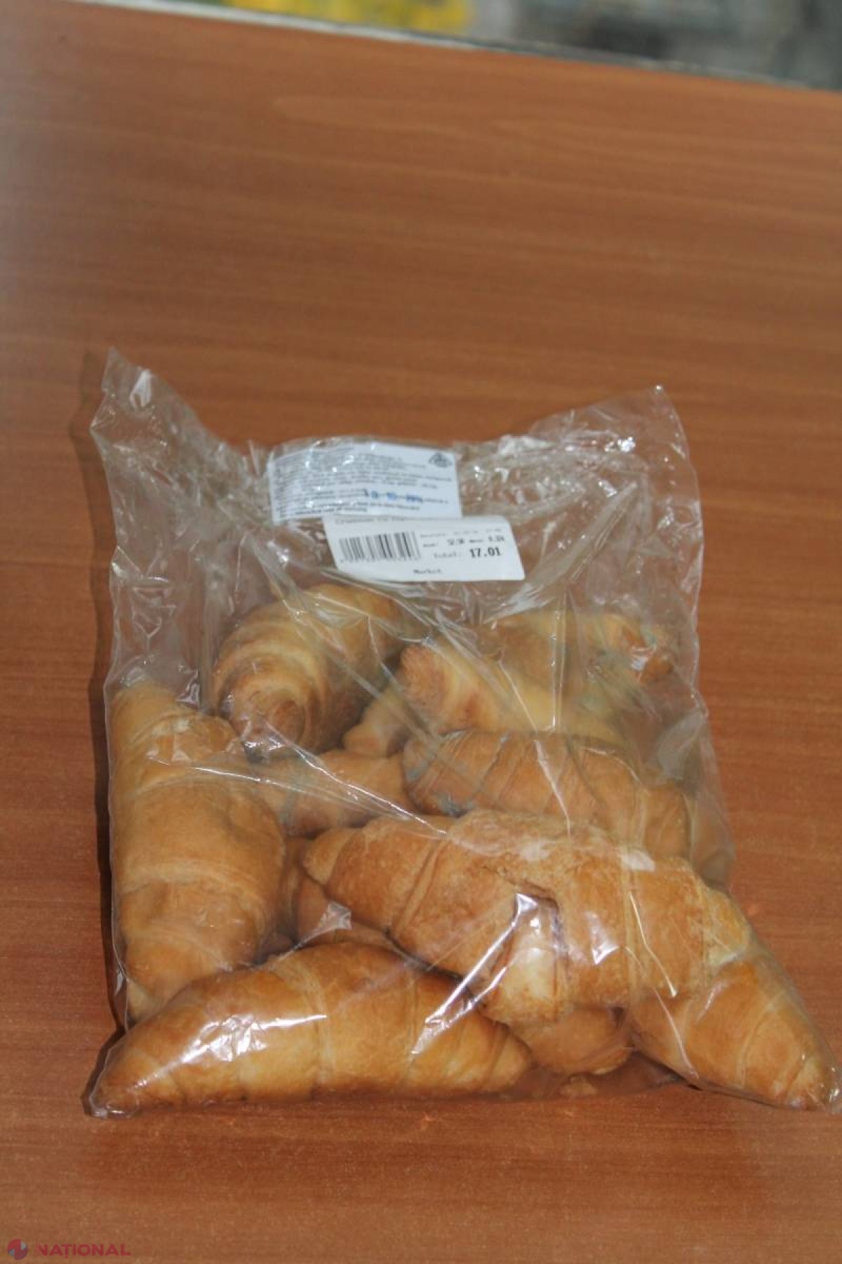 CROISSANT cu mucegai la un magazin din capitală