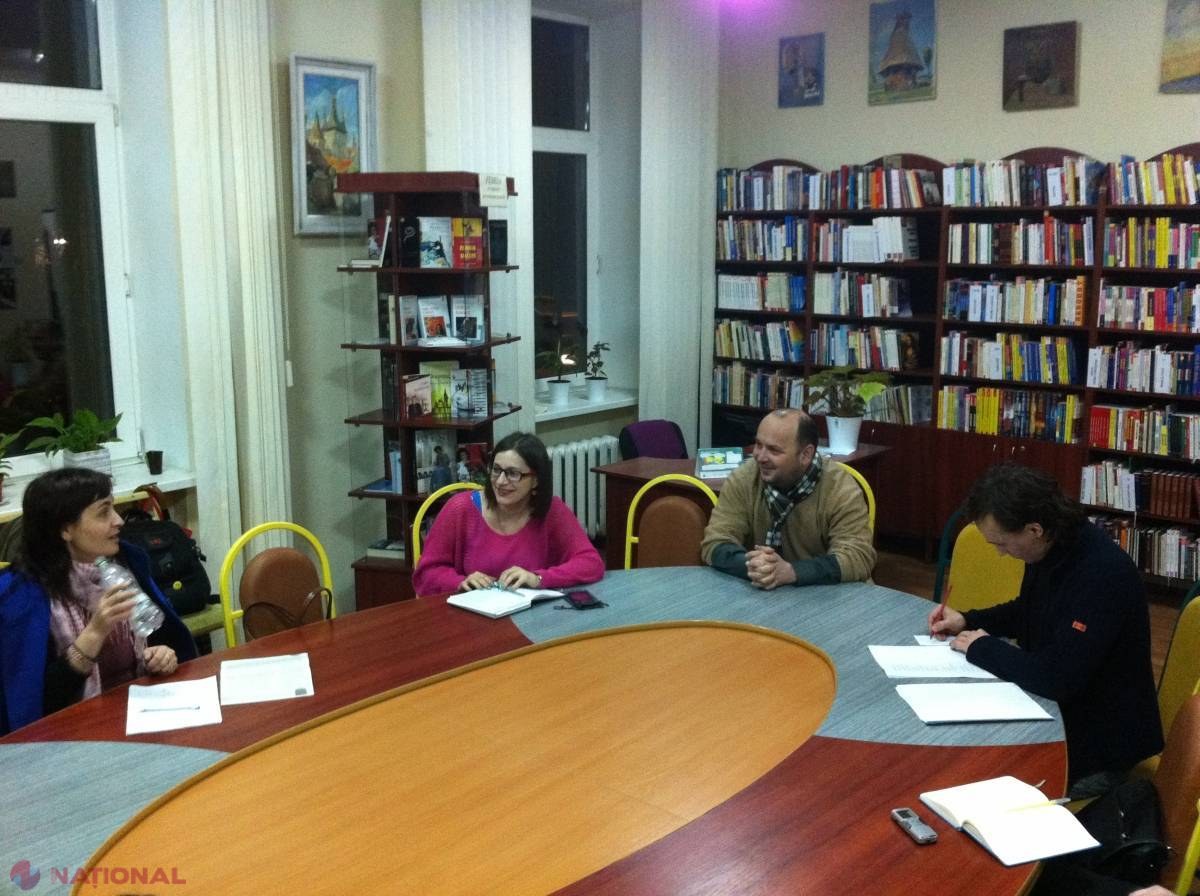 Clubul criticilor de teatru a discutat despre „Hronicul Găinarilor” și „Urâtul”