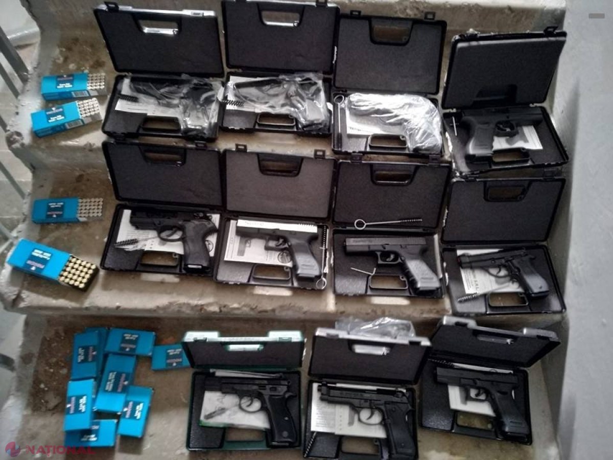 VIDEO // O minoră din Chișinău, ÎNARMATĂ până-n dinți: Avea 14 arme și 800 de cartușe
