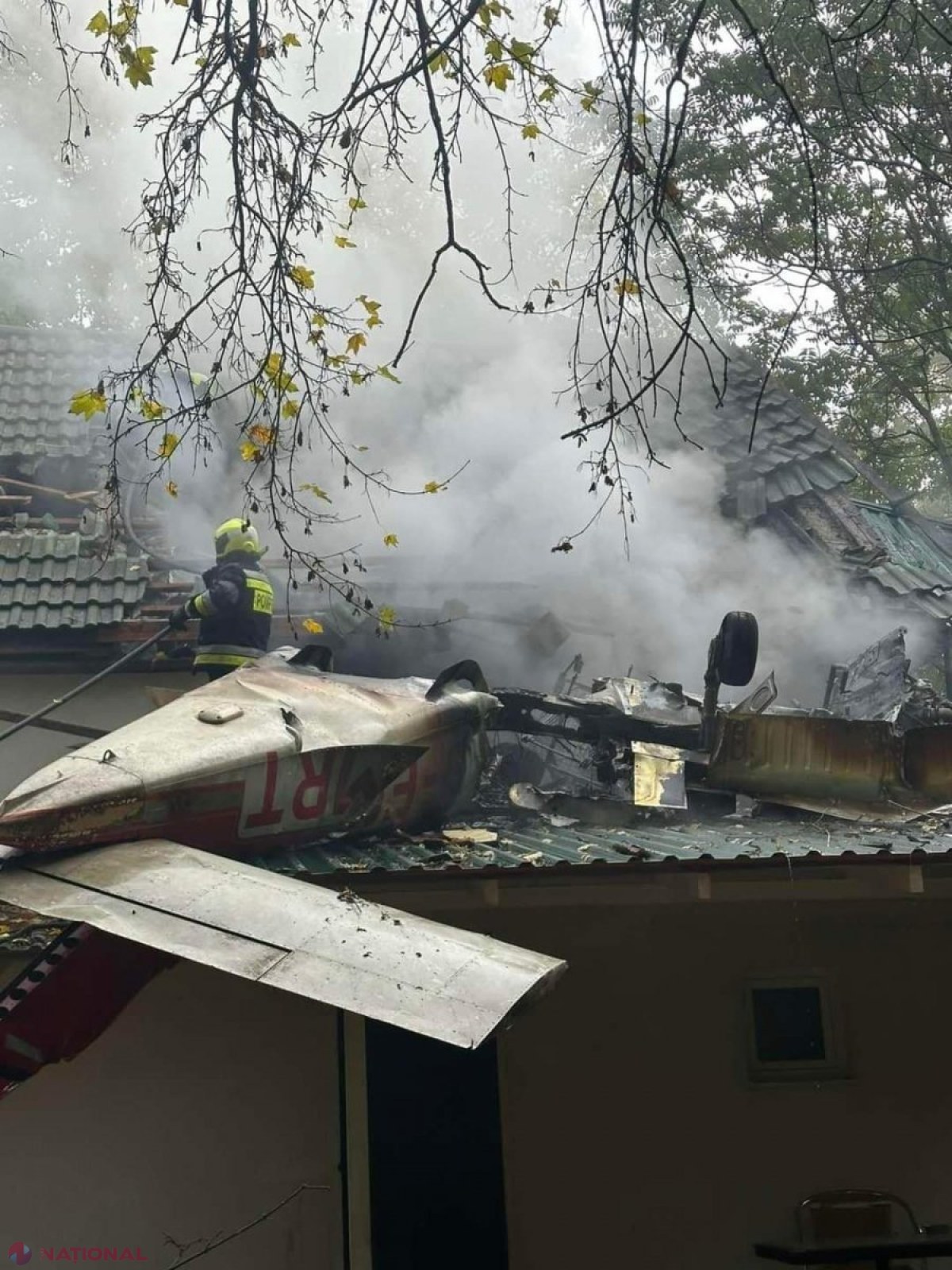 FOTO // Un avion de mici dimensiuni s-a PRĂBUȘIT la Vadul lui Vodă. Pilotul a murit în urma accidentului
