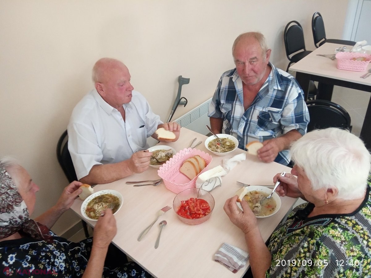 FOTO // GEST: O organizație din Olanda a renovat o cantină dintr-un sat din R. Moldova și va acoperi o parte din cheltuielile pentru alimentarea a zeci de bătrâni din localitate timp de doi ani
