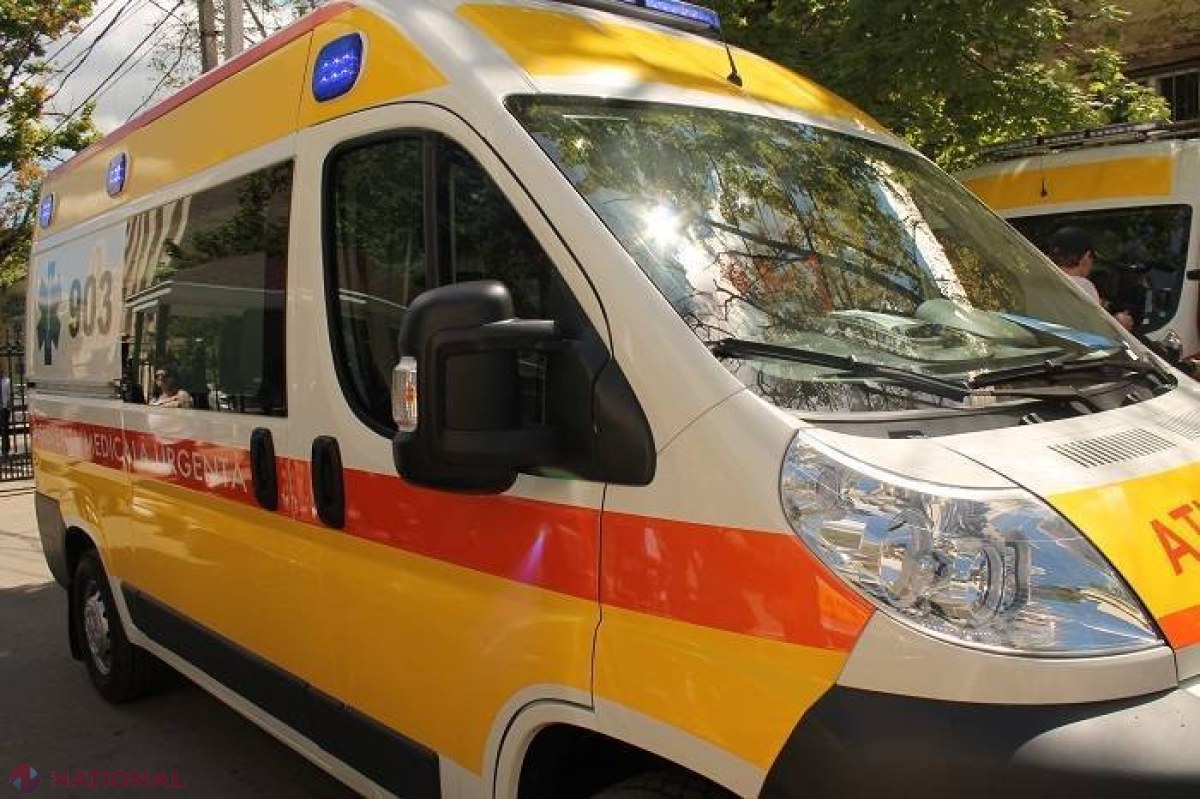 Un copil de aproape doi ani a căzut în gol de la etajul patru 