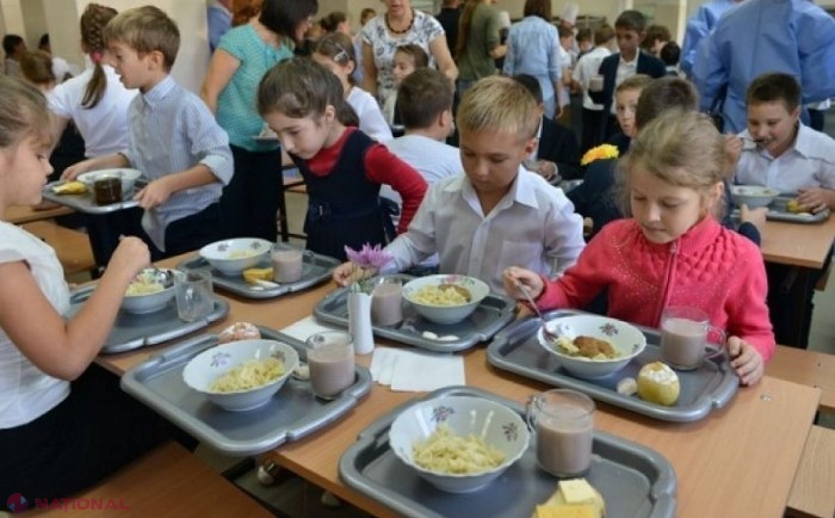 CIFRE // Ce sume alocă Guvernul și Primăria Chișinău pentru alimentația copiilor în școlile din capitală: Dejun și prânz cu puțin peste 30 de lei
