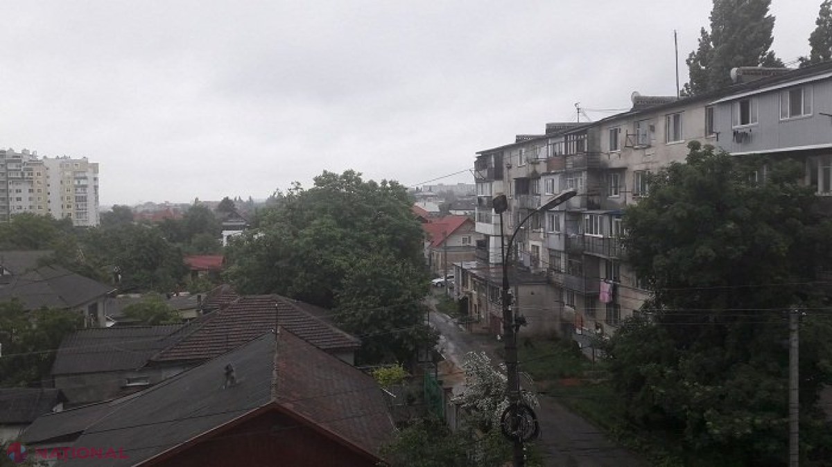 METEO // NU scăpăm de ploi cu descărcări electrice TOATĂ săptămâna
