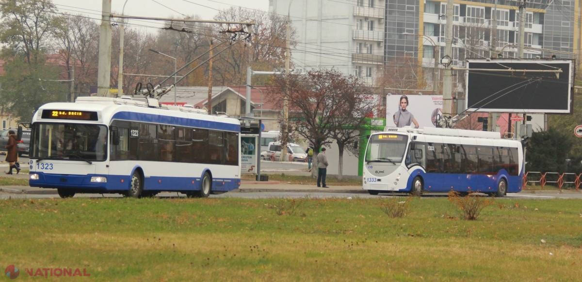 O porțiune de stradă din centrul capitalei s-a SURPAT, iar mai multe rute de troleibuze au fost REDIRECȚIONATE
