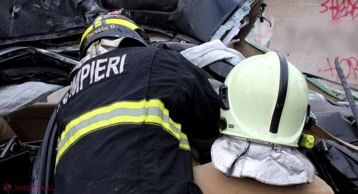 Accident la Ciocana: A fost nevoie de ajutorul salvatorilor ca să-l scoată pe un șofer dintre fiare 