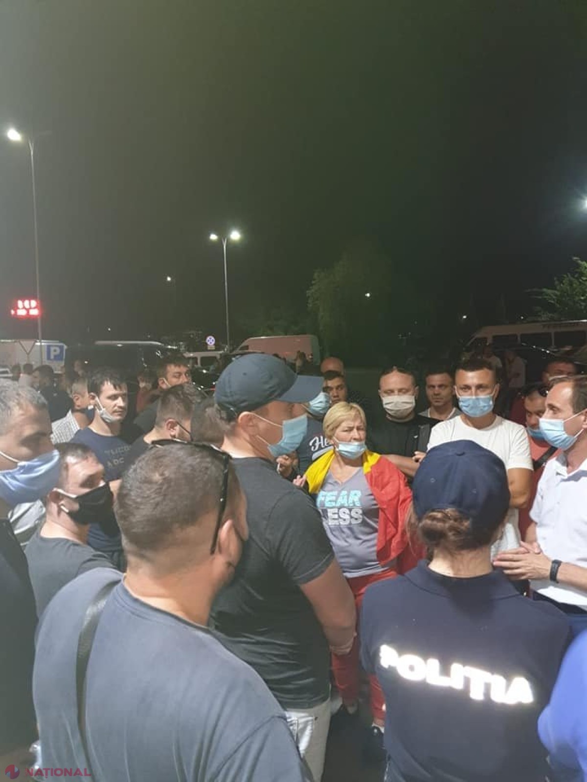 FOTO, VIDEO // Au protestat la FRONTIERĂ, pentru că nu mai vor să fie ținuți „ca într-un ȚARC”. Transportatorii sunt nemulțumiți că autoritățile le interzic deplasarea peste hotare. Poliția de Frontieră: „Protest ILEGAL”