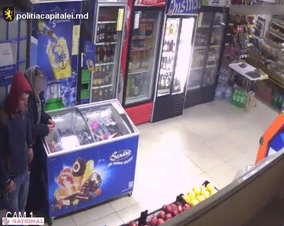 VIDEO // Momentul în care doi hoți năvălesc peste o vânzătoare de la Telecentru și îi pradă magazinul