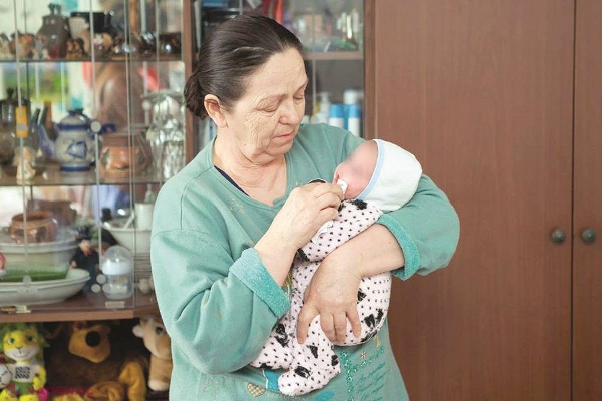 Crescuți de bunica, după ce mama i-a abandonat în maternitate