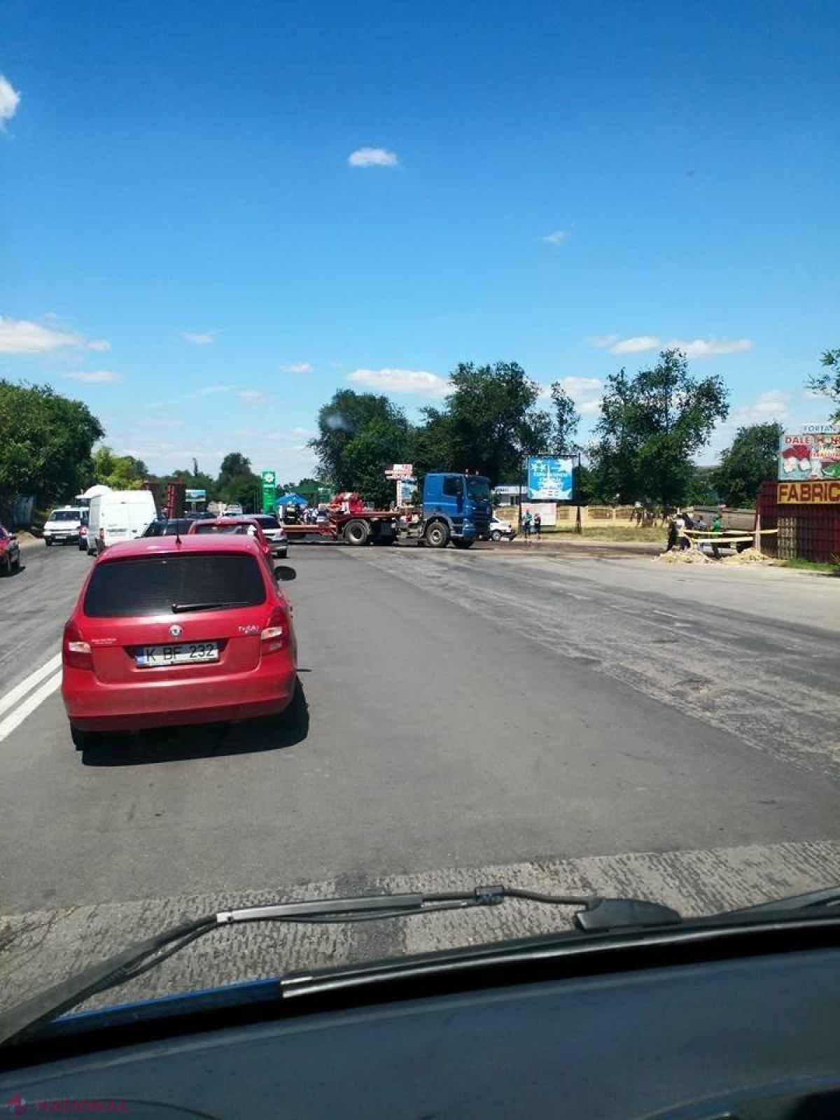 ACCIDENT pe șoseaua Muncești. O mașină a fost GRAV avariată