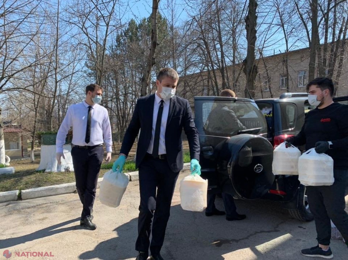 FOTO // Proimobil.md continuă să ofere PRÂNZURI eroilor acestor zile: „E a treia zi când le oferim prânzuri medicilor, iar starea de spirit, speranța și încrederea care a reapărut în ochii lor obosiți nu poate decât să ne bucure”
