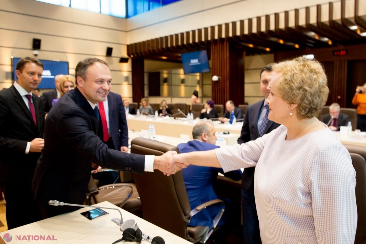 Candu îl CONTRAZICE pe Siegfried Mureşan, care spune că guvernarea ar limita accesul opoziție la presă și că ar fi persecutați doar aleșii locali din opoziție. Ce diagrame a prezentat spicherul