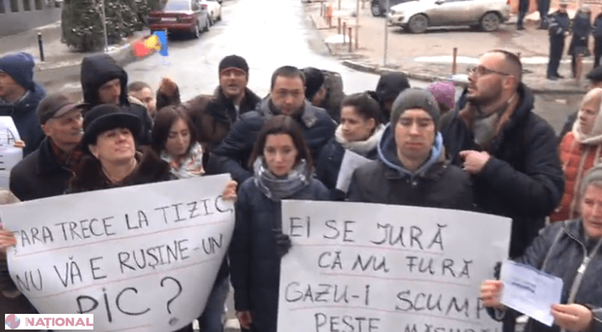 PAS a organizat un nou protest în fața ANRE: „Cerem ca tariful la gaze să fie AJUSTAT și calculat corect”; PD: „PAS a intrat în campania electorală”