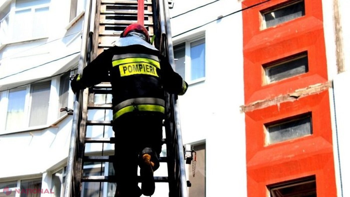 Un apartament de la etajul șase al unui bloc de locuit din Ungheni a luat foc, cel mai probabil de la o țigară nestinsă: Trei copii evacuați de urgență