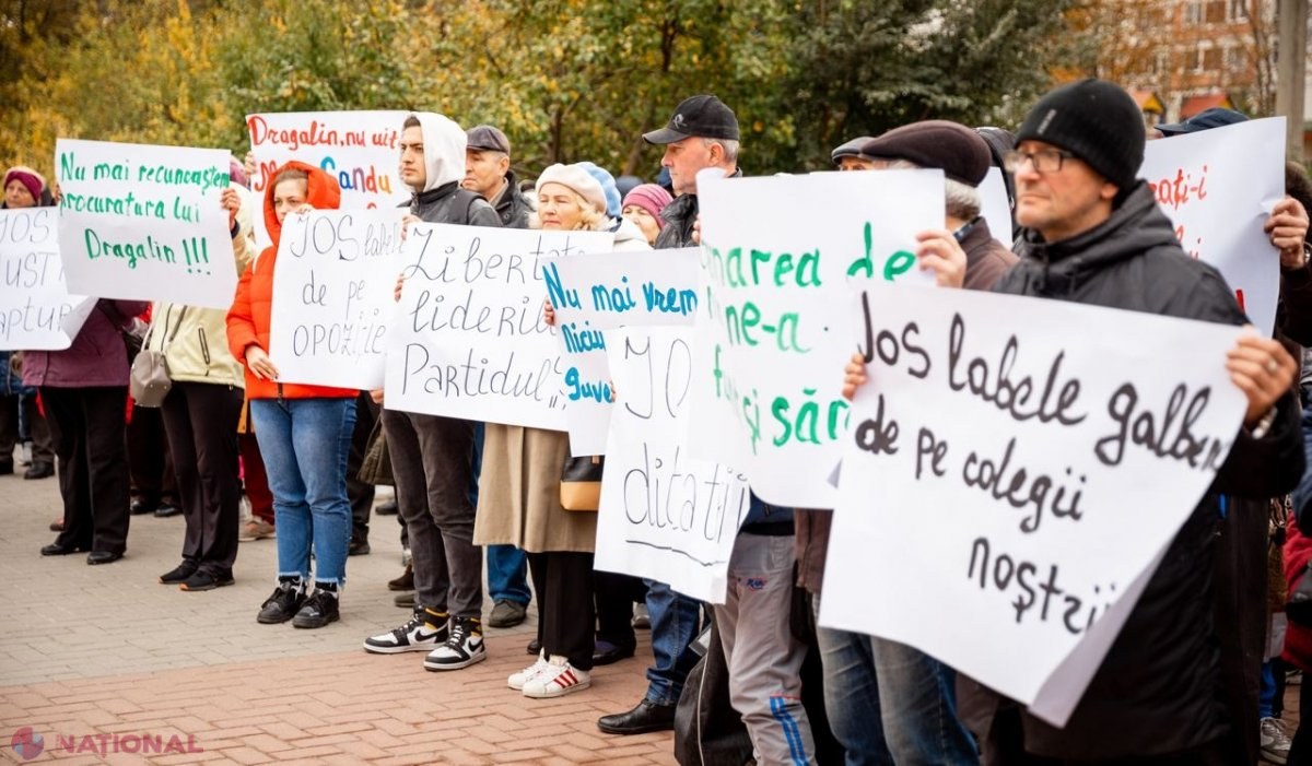 Protest al Partidului „ȘOR”, la Judecătoria Ciocana, în susținerea membrilor formațiunii, reținuți joi de procurori: 