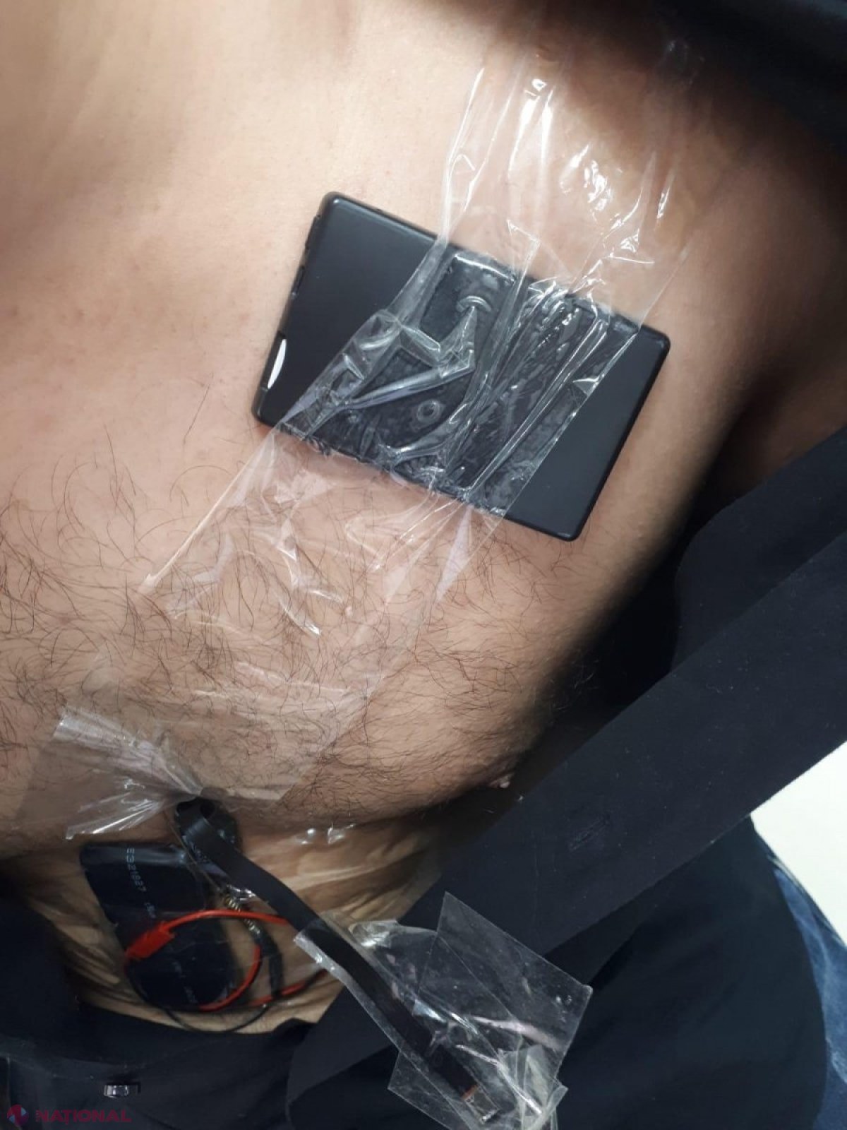 VIDEO, FOTO // A PICAT de patru ori la proba teoretică pentru obținerea permisului de conducere și NU a avut noroc nici a cincea oară. A fost dezbrăcat până la PIELE. Ce au descoperit examinatorii