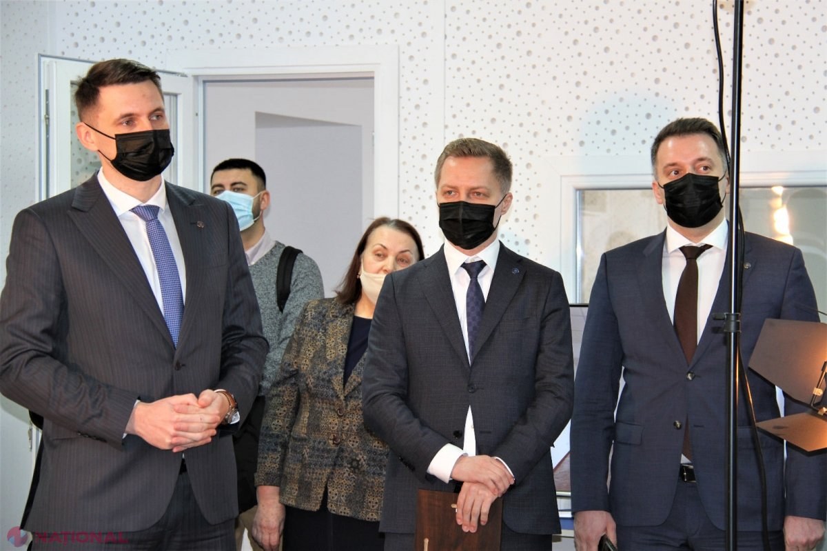 FOTO // Laborator performant de televiziune pentru cei 600 de studenți ai Facultății de Jurnalism și Științe ale Comunicării din cadrul USM. Deschiderea studioului a fost posibilă grație unei investiții a DRRM din cadrul Guvernului României