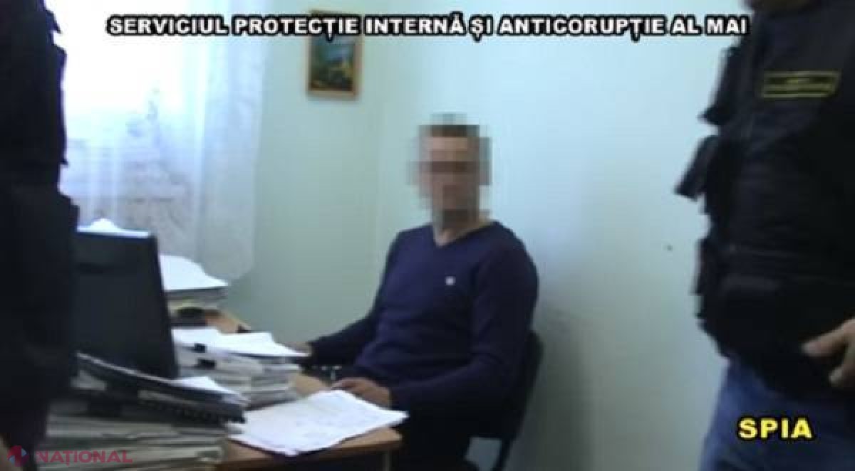 Executor judecătoresc, REȚINUT chiar în timp ce primea mită 
