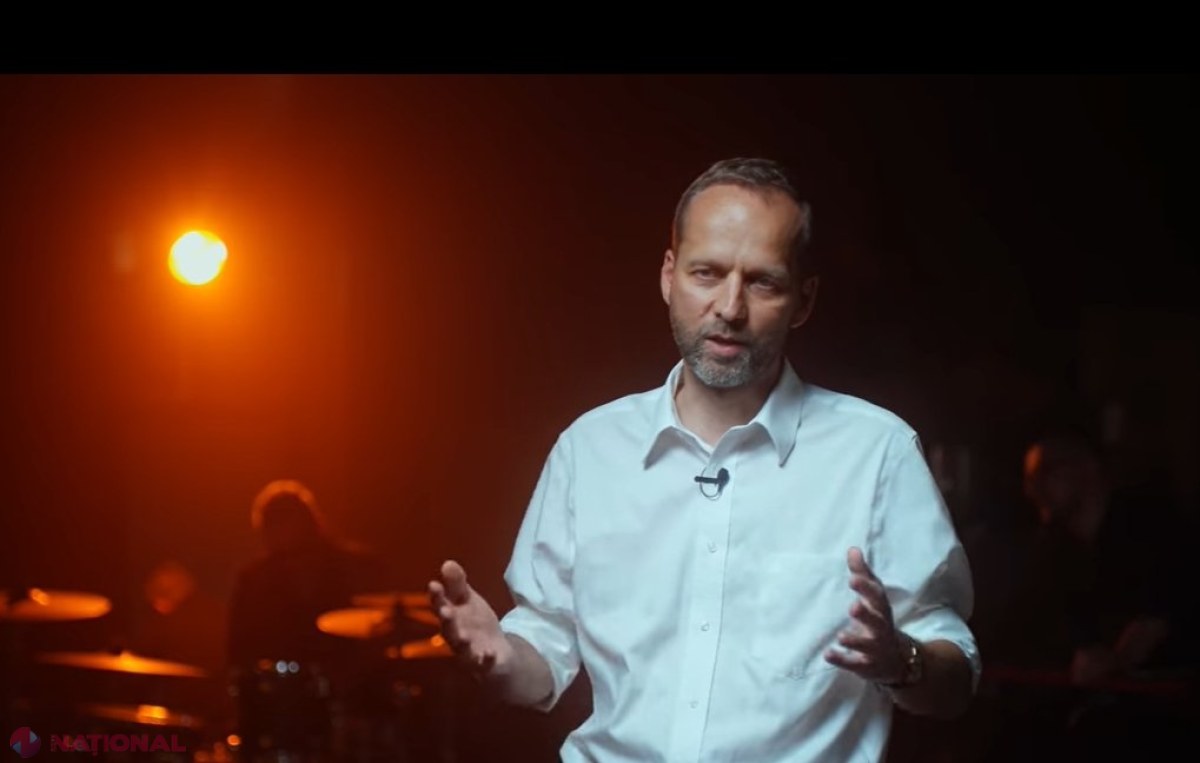 VIDEO // Șeful Delegației UE la Chișinău, Jānis Mažeiks, OMAGIU pentru LIMBA ROMÂNĂ. Diplomatul va cânta în limba română o piesă rock letonă pe versurile lui Grigore Vieru, cu ocazia Zilei Limbii Române