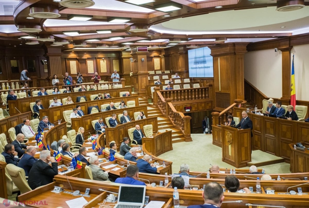 Reniță, după ce a PĂRĂSIT plenul Parlamentului în momentul când Dodon rostea un DISCURS: „Am tras un gât de AER PROASPĂT. A fost o acțiune cu IZ electoral”