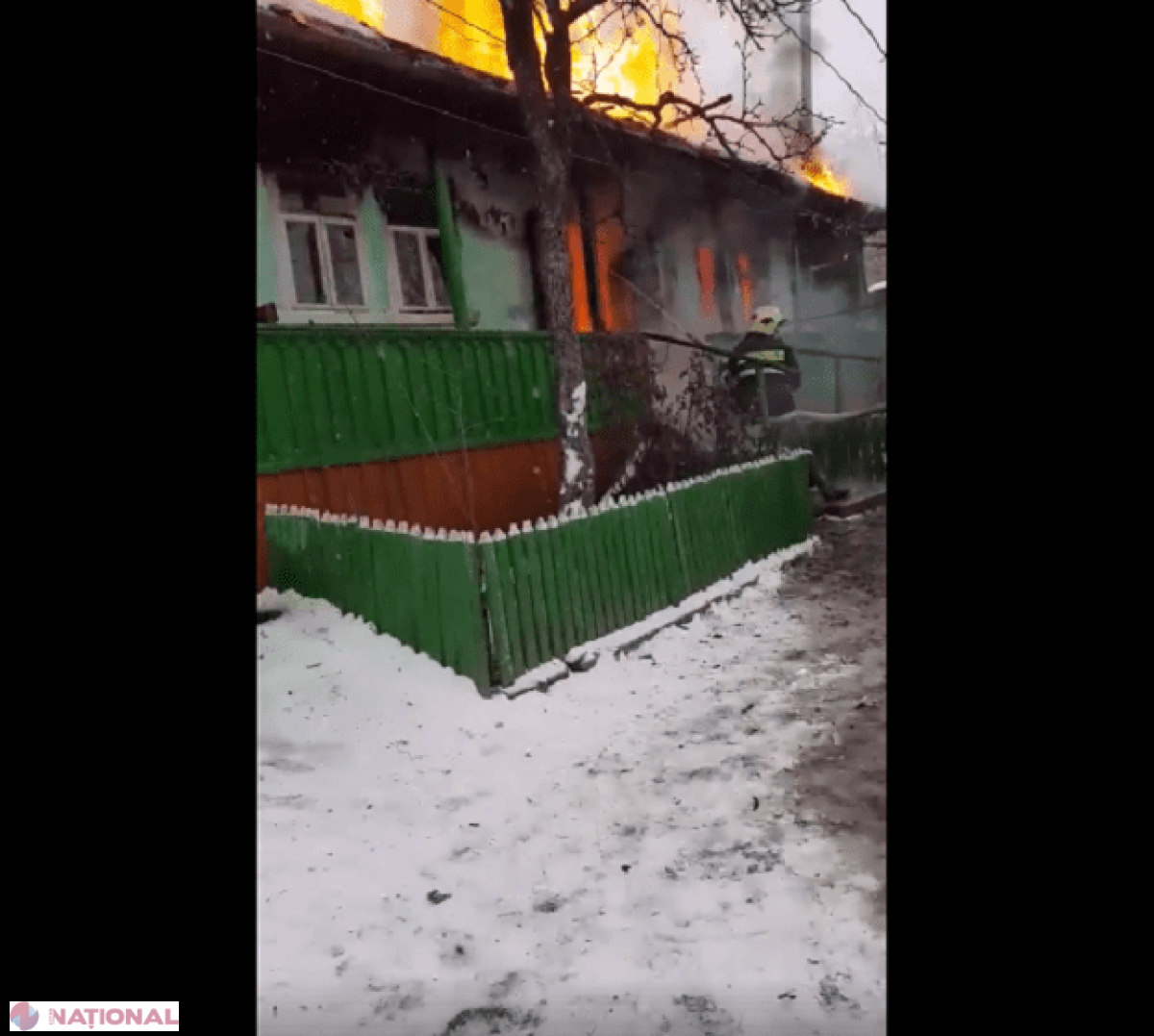 VIDEO // O casă din Hâncești, făcută SCRUM în prezența pompierilor care au venit cu FURTUNUL spart la intervenție: IGSU anunță anchetă