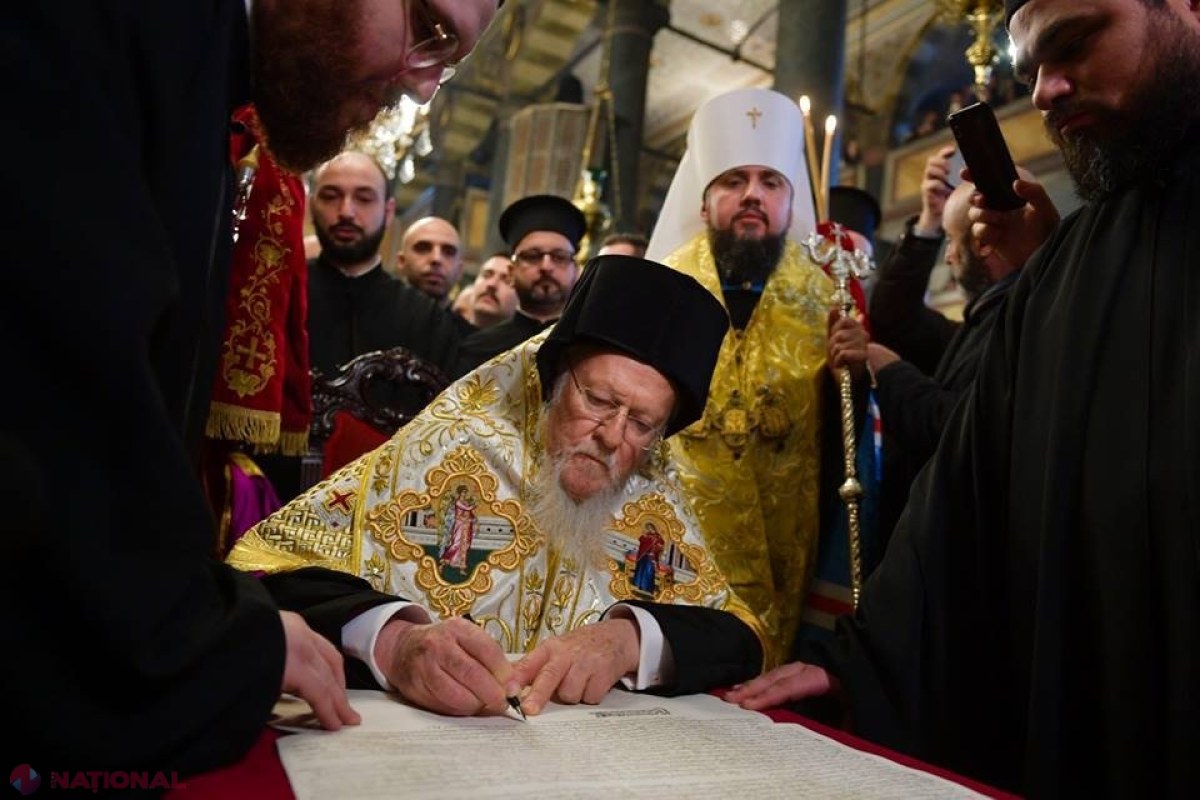 Patriarhul Bartolomeu a semnat TOMOSUL. Ruşii: „O bucată de hârtie FĂRĂ VALOARE”. Consecinţele oficializării AUTOCEFALIEI Bisericii Ortodoxe din Ucraina