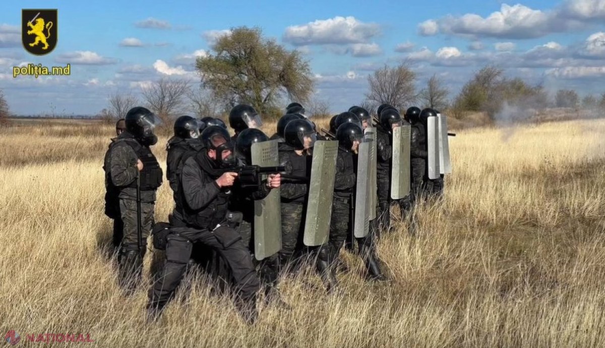 VIDEO // Mascații de la „Fulger”, prezenți în mai multe localități din R. Moldova. „Operațiunea” începe de la ora 20.00 și se va încheia marți-dimineață