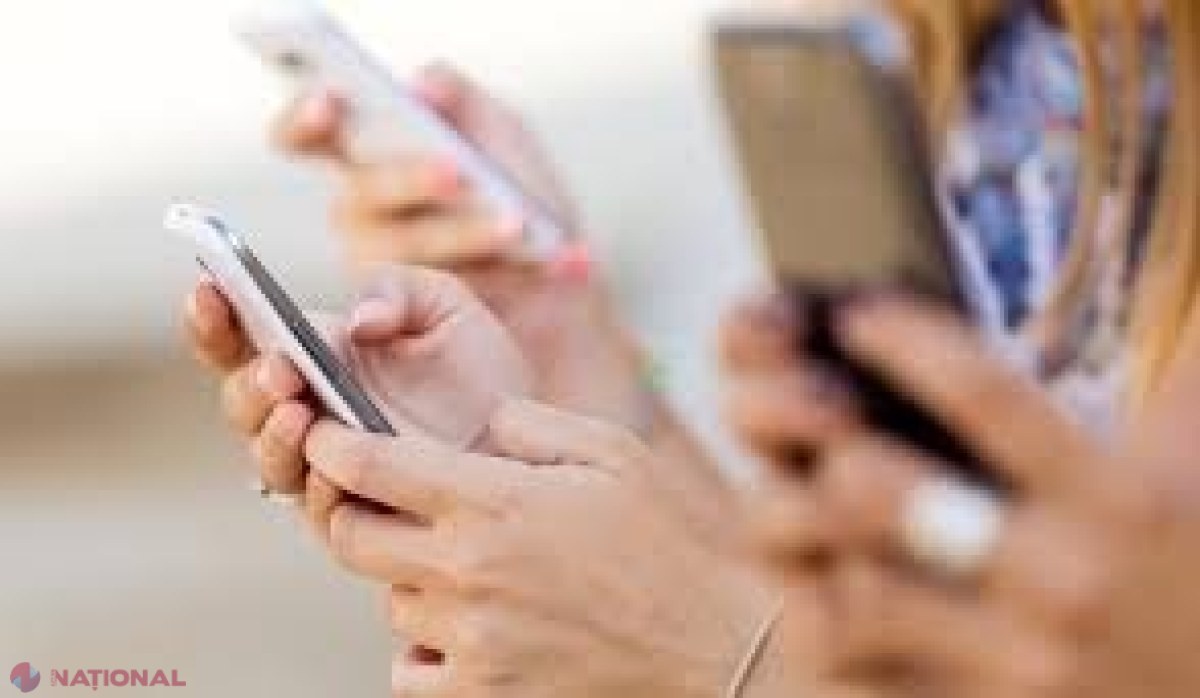 VIDEO // Aici a dus DEPENDENȚA de smartphone: Zeci de copii au ieșit în stradă la Hamburg cerând părinților să le acorde mai multă atenție: „Stai de vorbă și joacă-te cu mine, nu cu telefonul mobil!”