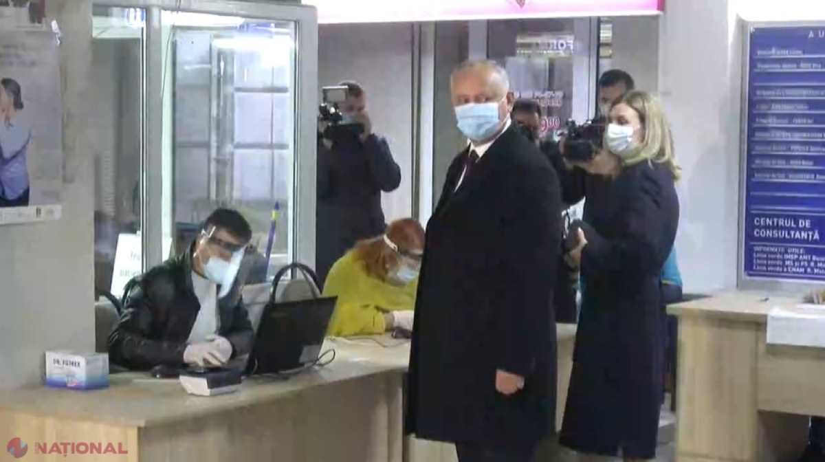 VIDEO // Igor Dodon, la secția de vot: „V-a fost dor de mine?”